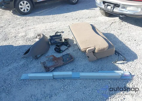 1998 Ford Expedition Eddie Bauer/Xlt from USA, damaged, VIN 1FMPU18L5WLB74690